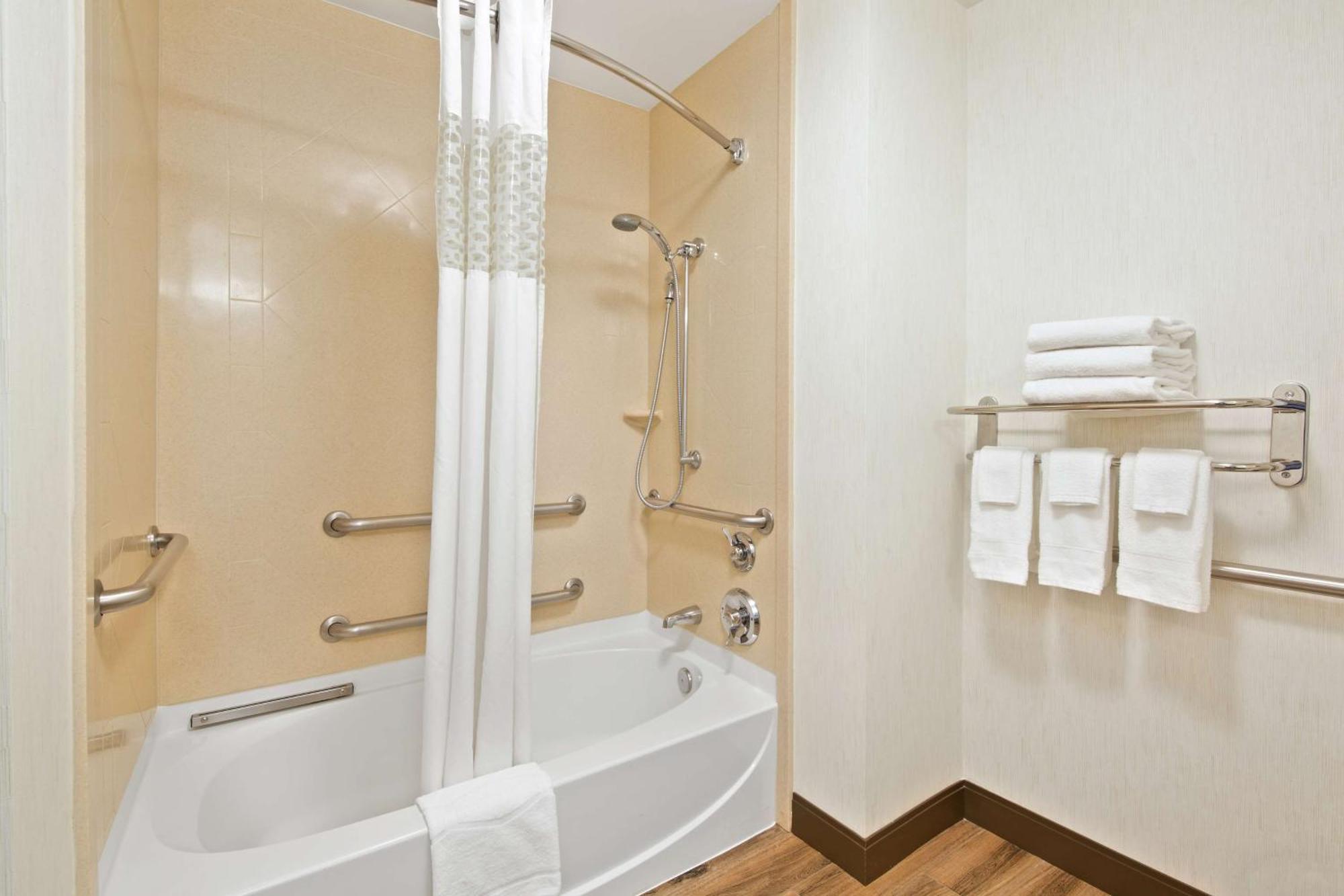 King Room Accessible Tub Mobility Hearing Access or Non-Smoking,1451002648:JPEG