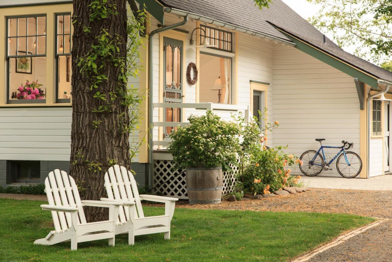 One-Bedroom Cottage,939335029:JPEG
